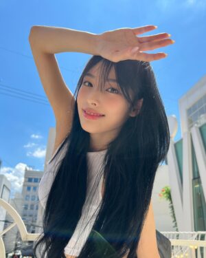 Choi Yun-jin Instagram - ☀️🌦️🌈