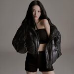 Choi Yun-jin Instagram – 버커루의 23FW 아우터 컬렉션 화보를 함께하게 되었어요! 버커루와 함께하는 따뜻한 겨울🖤 

@buckaroo_official @harpersbazaarkorea 
#BUCKAROO #버커루