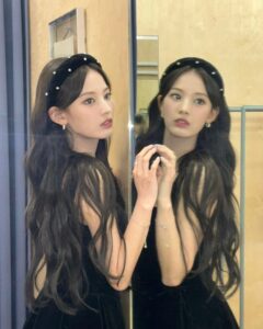 Choi Yun-jin Instagram - 🎂🖤