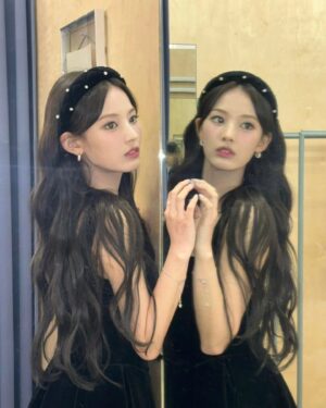 Choi Yun-jin Instagram - 🎂🖤