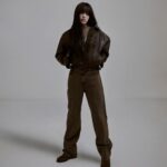 Choi Yun-jin Instagram - 버커루의 23FW 아우터 컬렉션 화보를 함께하게 되었어요! 버커루와 함께하는 따뜻한 겨울🖤 @buckaroo_official @harpersbazaarkorea #BUCKAROO #버커루