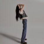 Choi Yun-jin Instagram - 버커루의 23FW 아우터 컬렉션 화보를 함께하게 되었어요! 버커루와 함께하는 따뜻한 겨울🖤 @buckaroo_official @harpersbazaarkorea #BUCKAROO #버커루