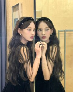 Choi Yun-jin Instagram - 🎂🖤