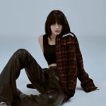 Choi Yun-jin Instagram - 버커루의 23FW 아우터 컬렉션 화보를 함께하게 되었어요! 버커루와 함께하는 따뜻한 겨울🖤 @buckaroo_official @harpersbazaarkorea #BUCKAROO #버커루