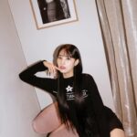 Choi Yun-jin Instagram – Happy days👯🖤🤍