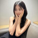 Chou Tzu-yu Instagram - 🖤💭