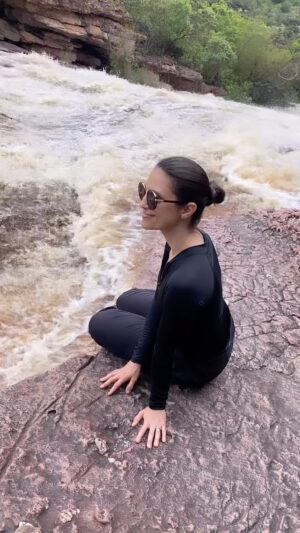 Chris Flores Instagram - “A poesia não está nos versos, por vezes ela está no coração. E é tamanha. A ponto de não caber nas palavras.” Jorge Amado 

#chapadadiamantina #natureza