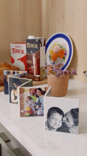 Chris Flores Instagram - Ser mãe é viver instantes doces e criar memórias deliciosas, como aquelas que acontecem na cozinha, onde os aromas se misturam com sorrisos e abraços especiais. ​

A Tirol se orgulha de fazer parte desses momentos em família, e para nós é uma honra fazer parte de tantas receitas incríveis. Em especial daquelas que ganham um sabor ainda mais especial quando feitas pelas mãos de quem ama incondicionalmente.​

Neste mês das mães, celebremos juntos essa arte de amar e de criar laços que ficam para sempre, enchendo nossas vidas de doçura e significado. Que todos os dias, presente e futuros, sejam sempre deliciosos, repletos de receitas especiais, de mãe para filho. 💖​

#Tirol #DiaDasMaes #Mae #Maternidade