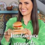 Chris Flores Instagram - Olha que delícia de receita!!! Hamburguer Vegano de berinjela com pão Veg Sponge da Panco 💚 simmmmmmm! Lançamento pra vcs 🙌🏼 a @pancooficial tbm tem pão vegano 🌱 maravilhoso!!!! Ingredientes 1 berinjela 1 cebola 1 dente de alho 1 xíc. (chá) de aveia de flocos finos Azeite 1 col. (sopa) de linhaça Sal, pimenta, temperos, cheiro verde a gosto Preparo Corte a berinjela em cubos e refogue com um pouco de azeite na frigideira. Cozinhe e acrescente temperos, sal, ervas a gosto até ficar bem dourada e macia. Depois, em um processador coloque a berinjela refogada, a cebola, o dente de alho, a linhaça bem hidratada e processe até a massa ficar bem uniforme, como uma pasta. Leve essa pasta para a frigideira para que ela se aqueça e seque a água acumulada. Em uma tigela acrescente à massa de berinjela a aveia em flocos, misturando bem até ficar bem homogênea novamente a massa. Modele os hambúrgueres com mais ou menos 7 cm de diâmetro. Forre uma forma com papel manteiga e coloque os hambúrgueres, levando ao forno por 10 minutos de cada lado. Monte o lanche com o pão Veg Sponge, coloque o hambúrguer, uma maionese vegana (há muitas opções no mercado), alface e tomate. Aproveite e me conta depois 💋 #receita #hamburguervegano #vegsponge #panco