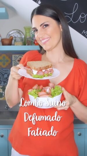 Chris Flores Instagram - Mais uma receita prática e é claro que é com Pamplona! 🧡 @pamplonaalimentos 
Escolhi hoje o lombo defumado fatiado que está com nova embalagem. É um produto excelente para utilizar em diferentes receitas, então pra quem quer uma fonte de proteína de qualidade e com baixa caloria já sabe:
Lombo defumado Pamplona! 😋😋
Especialista em carne suína, a Pamplona se preocupa com todo o processo de produção dos seus produtos, por isso pode confiar que é o produto perfeito para o dia a dia. Com defumação natural, esse lombo fatiado é muito versátil, eu amo inserir em diferentes receitas de lanche, salada ou em outros pratos especiais substituindo o frango ou o peru.
É muita variedade e sabor, né? Faça como eu, aposte no Lombo defumado fatiado da Pamplona nos seus pratos!
Marque aqui nos comentários: onde você gostaria de comprar o lombo Pamplona? 👇