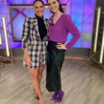 Chris Flores Instagram - Visita mais que ilustre no nosso @fofocalizando 🌸 @gracielelacerdaoficial 👏🏼💋 conversa maravilhosa com essa mulher linda e inteligente sobre saúde, felicidade e amor próprio depois dos 40 🙌🏼 além de fazer o @zezedicamargo muitooooo feliz, ela tem trazido saúde e autoestima pra vida de muita gente 💜 obrigada de coração, uma honra te receber no nosso palco!