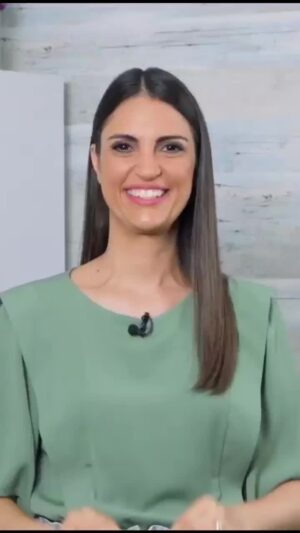 Chris Flores Instagram - A minha embaixadora Noviça, @chrisfloresnet, fez um vídeo sobre uma das novidades mais esperadas: meus reservatórios de mops Spray. Confira o vídeo completo no meu canal do Youtube! ⠀
⠀
#bettanin #novica #mops #novidade #limpeza #praticidade