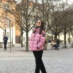 Chris Flores Instagram - Continuação post anterior… Principal centro dos triunfos que em 1848 levaram à vitória do nacionalismo checo contra a dominação austríaca, Praga tornou-se em 1918 a capital da nova e independente república da Checoslováquia. Os pactos de Munique, de 1938, cederam a cidade e o país à Alemanha nazi até o final da segunda guerra mundial, quando a Checoslováquia passou para a órbita da União Soviética. Continua no próximo post… 📷 @ricorreafoto
