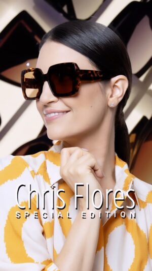 Chris Flores Instagram - Chegou!!! A nova coleção Chris Flores Special Edition, minha collab exclusiva com o @mercadaodosoculos_oficial , tá linda gente ❤️ aqui vc vai ver um pouquinho da minha coleção de óculos, de grau e solar, meu processo de escolha dos modelos com todo amor e carinho e a convenção do Mercadão dos Óculos com meus queridos franqueados de todo o país. Espero que vcs gostem dos modelos!!! Coloquei um pouquinho de mim em cada um deles, pensando em agradar todas as mulheres maravilhosas do nosso Brasil 💋 
Já nas lojas do @mercadaodosoculos_oficial - no site do Mercadão tem todos os endereços 🌸