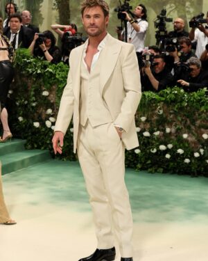 Chris Hemsworth Instagram - Incredible night at the Met Gala. Massive thank you to Anna Wintour and my gorgeous date @elsapataky
@tomford @chopard 
@gettyentertainment, @metcostumeinstitute, @voguemagazine