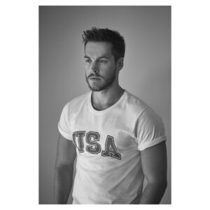 Chris Wood Instagram - 🇺🇸 Photographer @johntsiavis
Stylist @davidnormanbonney
Groomer @brendanrobertsonbeauty