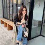 Chrissie Chau Instagram - 電影煞科啦 閒下來可以 睡個好覺 喝個咖啡 賞個👜給自己 手腳的傷也有時間復原 照顧好自己 心情無比愉悅😌 #ferragamoss24 #ferragamofiammabag @ferragamo