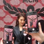 Chrissie Chau Instagram - 現在拍照要有很多🤳🏻🤳🏻🤳🏻 #又到我最鍾意嘅亂影moment💃 #隨心亂影 #等緊玩緊 #不正經亂拍 #不專業分享 #要借好多手
