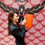 Chrissie Chau Instagram - 現在拍照要有很多🤳🏻🤳🏻🤳🏻 #又到我最鍾意嘅亂影moment💃 #隨心亂影 #等緊玩緊 #不正經亂拍 #不專業分享 #要借好多手