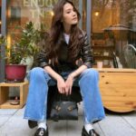 Chrissie Chau Instagram - 生活節奏緊或鬆 該由我們自己控制 適當調節放輕腳步 擁抱自己享受生活 #忙裏偷閒嘆咖啡甜品人生一大樂事 #個袋嘅設計就像一個HUG🫂 #FerragamoHugBag #FerragamoPS24 @Ferragamo #hug #hugyourself #givemeahug #ahugforyou #hugeachother