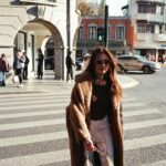 Chrissie Chau Instagram - 呢幾日真係好凍🥶🥶🥶 記得著多件衫保暖 #staywarm #throwback #cold #coldday #ootd #🥶 #winter #winteroutfit #wintervibes #valentino #lomography400 #citywalk #shanghai #月初上海行 #菲林相 #菲林日常 #好多存貨🙈