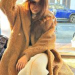 Chrissie Chau Instagram - 呢幾日真係好凍🥶🥶🥶 記得著多件衫保暖 #staywarm #throwback #cold #coldday #ootd #🥶 #winter #winteroutfit #wintervibes #valentino #lomography400 #citywalk #shanghai #月初上海行 #菲林相 #菲林日常 #好多存貨🙈