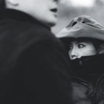 Chrissie Chau Instagram - 最後誰留下或許已經不重要，因為我們都失去了很多。 感謝你們這5星期的陪伴！當初聽到故事已很興奮，能夠順利接拍得多謝監制導演的信任。起初有想過演繹兩個角色會辛苦，但沒想過會這麼心累。 曉晨這個角色其實很壓抑，帶著妹妹已死的秘密，每日帶著面具去面對所有和妹妹有關聯的人，身邊沒人可信任、沒人可說，如同一條繃緊的橡筋隨時會斷。她的內心是‘’越瞭解妹妹越內疚，越接近真相越害怕，爸爸家明飛飛逐個離我而去，我是不是做錯了？‘’ 拍這種情感分離的戲，比拍動作戲更累，每次自己的心都會像割了一刀那樣傷，次次拍完都散晒😵記得拍親眼目睹曉晨爸爸被殺的戲後，我自己要待在洗手間用很長的時間、才能平復下來，回組繼續拍攝；在這個過程中我覺得曉晨痛得只剩對追求真相的執著，才能繼續堅持下去。 梁曦這個角色看似很可惡、但她其實很可憐，從小缺乏愛，不懂愛人也不懂愛自己。怎樣的經歷才可令一個人想忘掉自己，想活成別人的樣子？不滿意生活而寧可傷害別人、傷害自己來逃避現實？我想大概是因為有多愛就有多恨吧：‘’妳說不會拋下我，妳有找過我嗎？真要找我怎麼可能找不到？我一直在等，等妳帶我離開但卻越陷越深，我也不想這樣。如果你體驗一次我的生活，你能明白我多一點、愛我多一點嗎？妳還會質問我嗎？‘’‘’我常在想如果當初我們調換，結果會不會也一樣？如果你是我、你會怎麼選？‘’ 她們最像的是重感情這個性格，雖然價格觀不同，一個站在陽光下，一個在黑暗中，好像有不同的行為和出發點，但都會為了家人的愛而隱忍，甚至失去自我。 影片最後，兩姐妹對峙在貨櫃里，開槍那一刻門關上，故意不拍開槍這一幕，這是懸疑劇最後的懸念。其實，任何一部開放式結局的戲，每個人所傾向於看到的結局，可能會是個人內心價值觀的體現。 #叠影狙擊 #魏曉晨梁曦