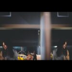 Chrissie Chau Instagram - 最後誰留下或許已經不重要，因為我們都失去了很多。 感謝你們這5星期的陪伴！當初聽到故事已很興奮，能夠順利接拍得多謝監制導演的信任。起初有想過演繹兩個角色會辛苦，但沒想過會這麼心累。 曉晨這個角色其實很壓抑，帶著妹妹已死的秘密，每日帶著面具去面對所有和妹妹有關聯的人，身邊沒人可信任、沒人可說，如同一條繃緊的橡筋隨時會斷。她的內心是‘’越瞭解妹妹越內疚，越接近真相越害怕，爸爸家明飛飛逐個離我而去，我是不是做錯了？‘’ 拍這種情感分離的戲，比拍動作戲更累，每次自己的心都會像割了一刀那樣傷，次次拍完都散晒😵記得拍親眼目睹曉晨爸爸被殺的戲後，我自己要待在洗手間用很長的時間、才能平復下來，回組繼續拍攝；在這個過程中我覺得曉晨痛得只剩對追求真相的執著，才能繼續堅持下去。 梁曦這個角色看似很可惡、但她其實很可憐，從小缺乏愛，不懂愛人也不懂愛自己。怎樣的經歷才可令一個人想忘掉自己，想活成別人的樣子？不滿意生活而寧可傷害別人、傷害自己來逃避現實？我想大概是因為有多愛就有多恨吧：‘’妳說不會拋下我，妳有找過我嗎？真要找我怎麼可能找不到？我一直在等，等妳帶我離開但卻越陷越深，我也不想這樣。如果你體驗一次我的生活，你能明白我多一點、愛我多一點嗎？妳還會質問我嗎？‘’‘’我常在想如果當初我們調換，結果會不會也一樣？如果你是我、你會怎麼選？‘’ 她們最像的是重感情這個性格，雖然價格觀不同，一個站在陽光下，一個在黑暗中，好像有不同的行為和出發點，但都會為了家人的愛而隱忍，甚至失去自我。 影片最後，兩姐妹對峙在貨櫃里，開槍那一刻門關上，故意不拍開槍這一幕，這是懸疑劇最後的懸念。其實，任何一部開放式結局的戲，每個人所傾向於看到的結局，可能會是個人內心價值觀的體現。 #叠影狙擊 #魏曉晨梁曦