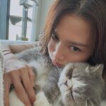 Chrissie Chau Instagram - 遲來的生日祝福😘 8歲🦁Ball 越大越有性格 希望你越長越健康☺️ #1030 #合照都要偷影🤷🏻‍♀️ #仲唔俾我捉到你😏 #鏡頭厭惡症 #拍patpat拍到手軟 #拍pat專人🤪