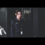 Chrissie Chau Instagram - 一些劇照和工作照 我想拍電視劇和電影最大區別 是電視劇真的每天要拍很多場戲 由其是當要一人分飾2角 每天拍攝時間就會相對更長 這部大概是我拍過最需體力的戲了 去年疫症最嚴峻那幾個月拍下 每天開工前必須做快測 120天我佔了117天 工作人員常開玩笑：「娜姐🀄️未？」🤣🤣🤣 📸 @alex_chichicool #叠影狙擊 #魏曉晨梁曦 #辛苦晒所有工作人员 #抱歉讓你們失望了 #做嘢唔病放假先病係我強項 #感恩特別時期還有工開