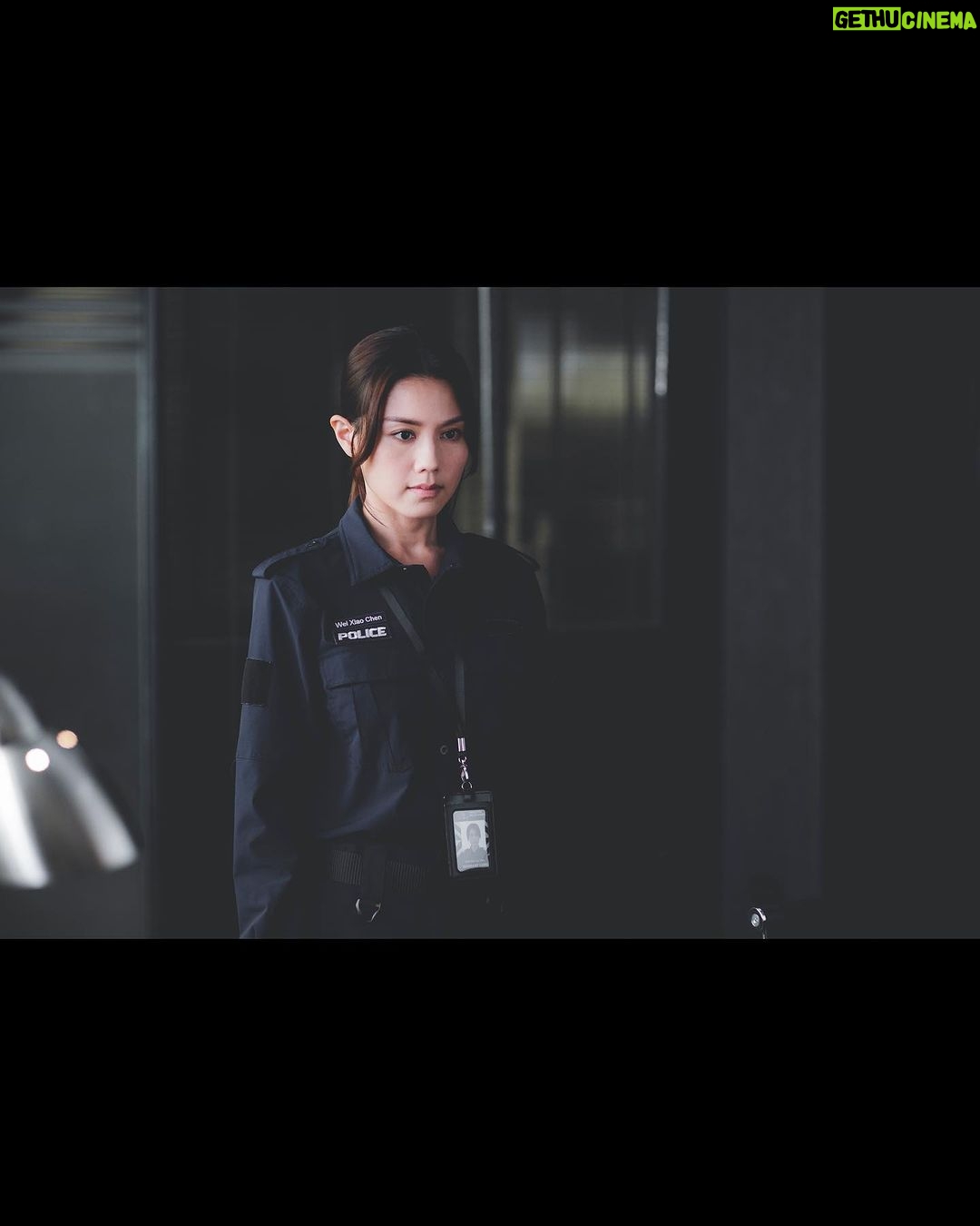 Chrissie Chau - 25.9K Likes - 一些劇照和工作照
我想拍電視劇和電影最大區別
是電視劇真的每天要拍很多場戲
由其是當要一人分飾2角
每天拍攝時間就會相對更長
這部大概是我拍過最需體力的戲了
去年疫症最嚴峻那幾個月拍下
每天開工前必須做快測
120天我佔了117天
工作人員常開玩笑:「娜姐🀄️未?」🤣🤣🤣
📸 @alex_chichicool
#叠影狙擊
#魏曉晨梁曦
#辛苦晒所有工作人员
#抱歉讓你們失望了
#做嘢唔病放假先病係我強項
#感恩特別時期還有工開