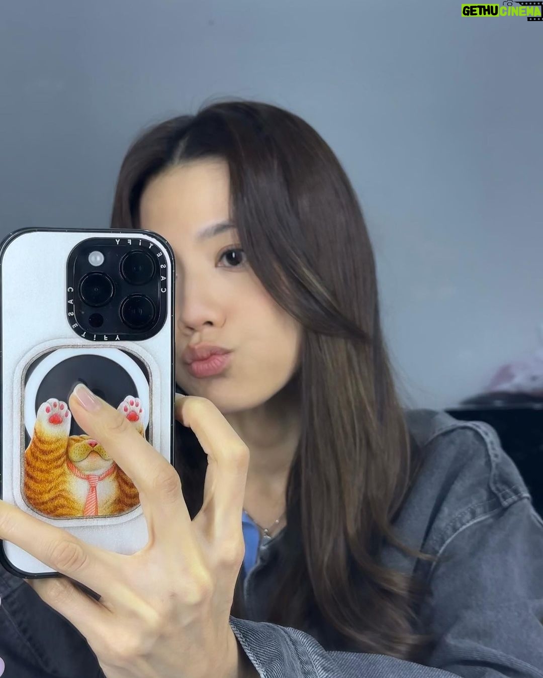 Chrissie Chau - 38.3K Likes - Malaysia 🇲🇾
#點解全部食物飲品都咁大
#原來呢度唔興講興打印出嚟
#好低調地高調😂
#低調到你唔入呢間房都唔知啲嘢飲到咗🤣