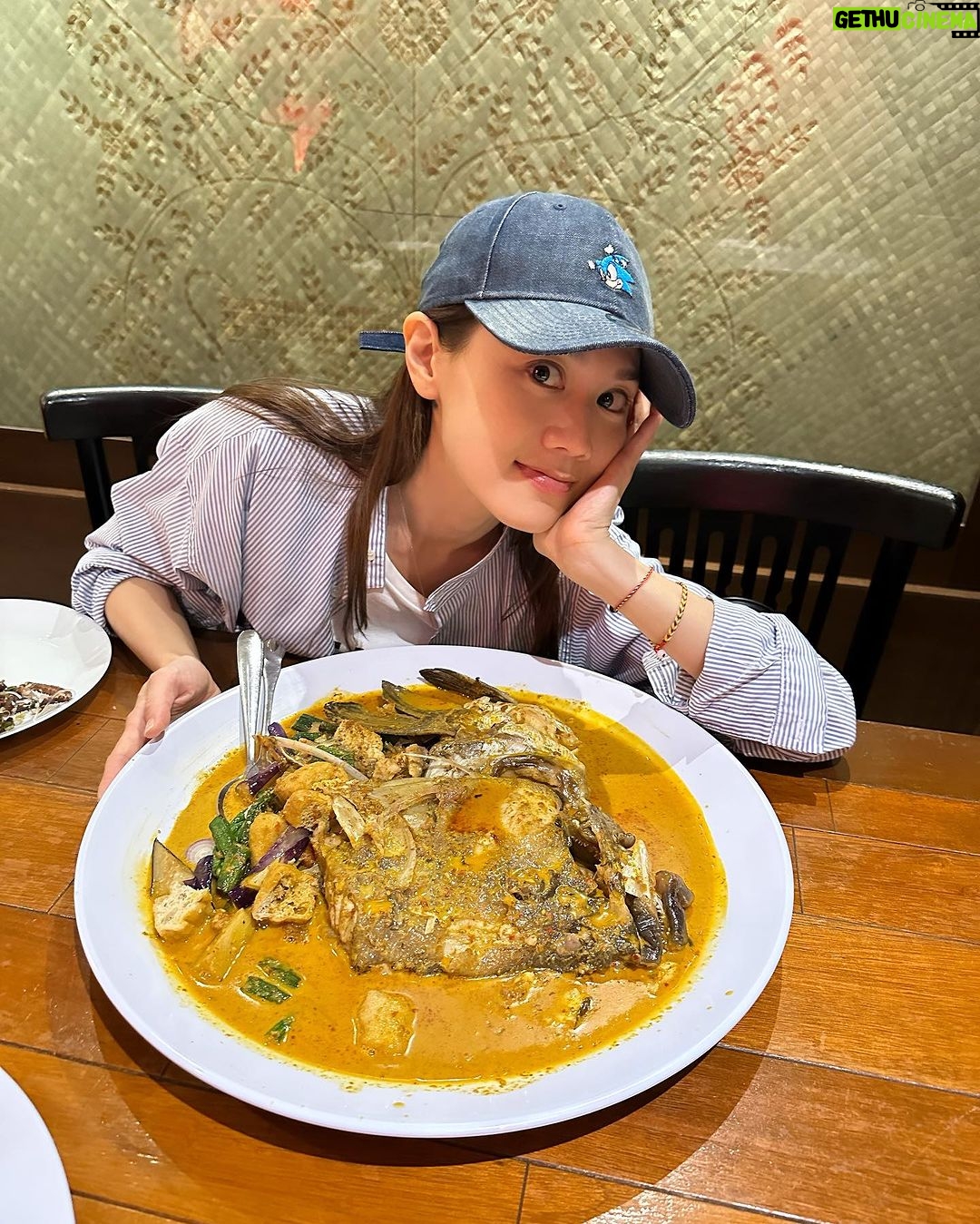 Chrissie Chau - 38.3K Likes - Malaysia 🇲🇾
#點解全部食物飲品都咁大
#原來呢度唔興講興打印出嚟
#好低調地高調😂
#低調到你唔入呢間房都唔知啲嘢飲到咗🤣