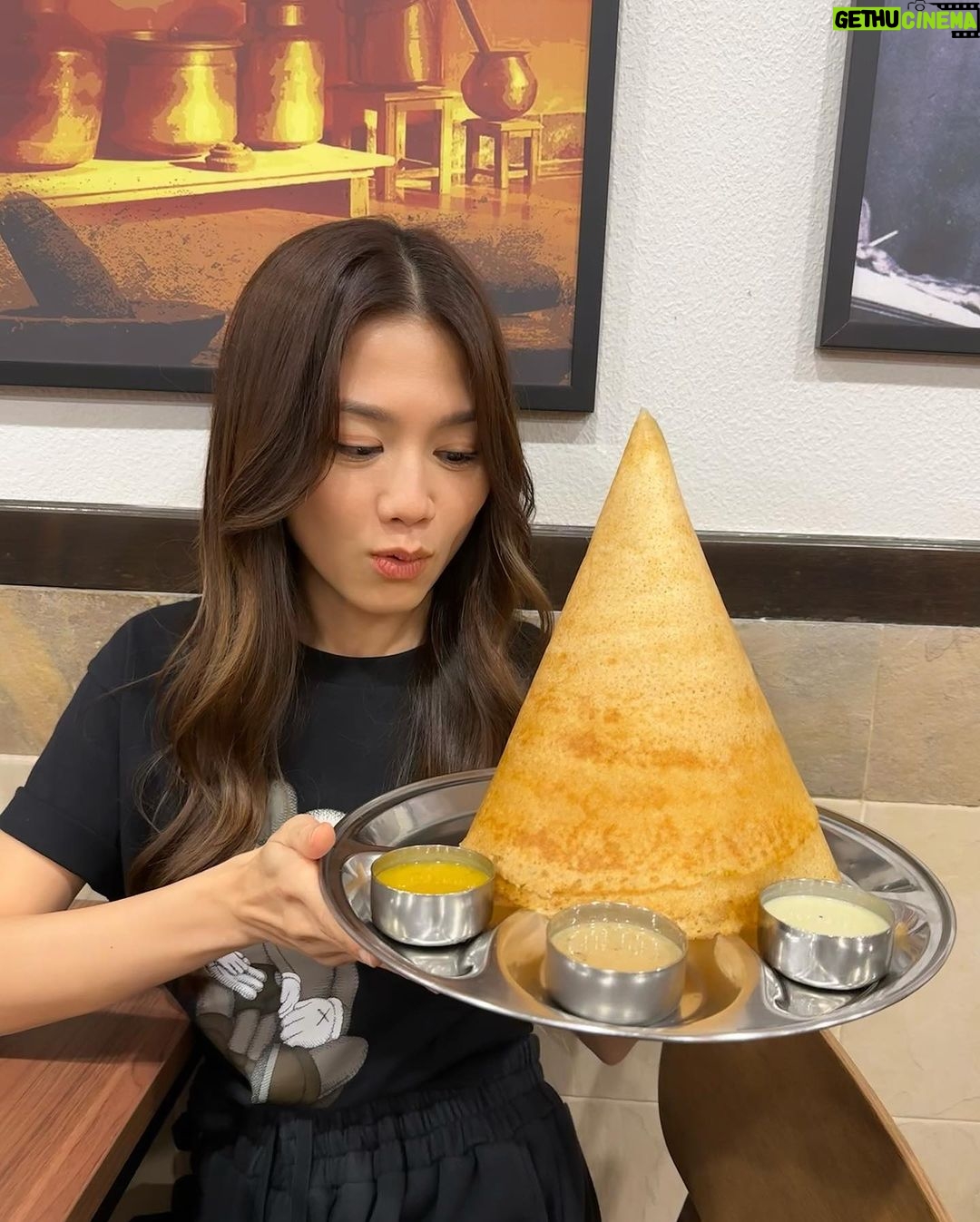 Chrissie Chau - 38.3K Likes - Malaysia 🇲🇾
#點解全部食物飲品都咁大
#原來呢度唔興講興打印出嚟
#好低調地高調😂
#低調到你唔入呢間房都唔知啲嘢飲到咗🤣