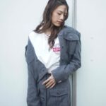 Chrissie Chau Instagram - 終於沒那麼熱了🩶 #ootd #grey #greycolor #kenzo #autumn #autumnvibes