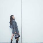 Chrissie Chau Instagram - 終於沒那麼熱了🩶 #ootd #grey #greycolor #kenzo #autumn #autumnvibes