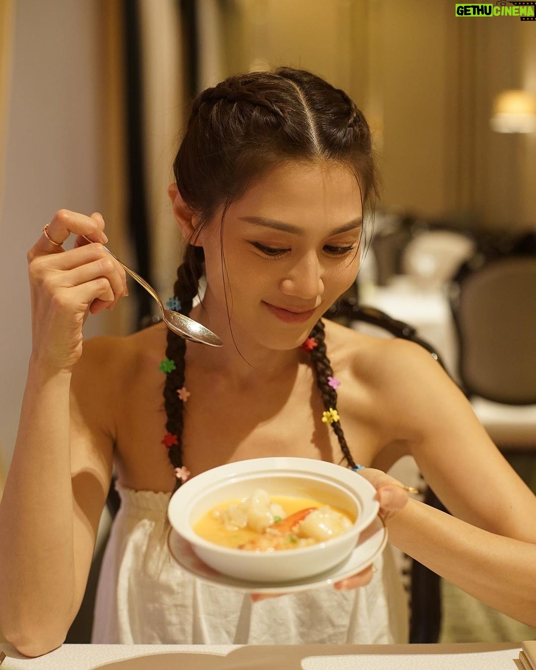 Chrissie Chau - 18.4K Likes - 被美食與美景療癒的小出走🤍
很開心能率先入住新開幕的W酒店 @wmacaustudiocity
@studiocitymacau 水上樂園實在是太好玩刺激了
一直玩到閉園也捨不得離開😝
很喜歡酒店內的各種小心思🫶🏻
謝謝酒店的貼心安排
讓我於開戲前充滿電⚡️能量滿滿🤩
#濠玩澳門 #新濠影滙水上樂園 #StudioCityWaterPark
#全天候水上樂園 #濠游太空 #LetsGetSplashedWithSTUDIOCITY
#玥龍軒 #PearlDragon #Michelin #米芝蓮一星
#BlindTiger #嬅 #Diva
#澳門新濠影滙W酒店 #FirstInMacau #WMacauStudioCity #新濠風尚 #MelcoStyle
新濠影滙水上樂園優惠碼:
WPCHRISSIE20
$416 (Sep 27 to Oct 26, 2023)
