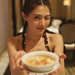 Chrissie Chau Instagram – 被美食與美景療癒的小出走🤍
很開心能率先入住新開幕的W酒店 @wmacaustudiocity
@studiocitymacau 水上樂園實在是太好玩刺激了
一直玩到閉園也捨不得離開😝
很喜歡酒店內的各種小心思🫶🏻
謝謝酒店的貼心安排
讓我於開戲前充滿電⚡️能量滿滿🤩
 
#濠玩澳門 #新濠影滙水上樂園 #StudioCityWaterPark 
#全天候水上樂園  #濠游太空 #LetsGetSplashedWithSTUDIOCITY
#玥龍軒 #PearlDragon #Michelin #米芝蓮一星
#BlindTiger #嬅 #Diva
#澳門新濠影滙W酒店 #FirstInMacau #WMacauStudioCity #新濠風尚 #MelcoStyle
 
新濠影滙水上樂園優惠碼:
WPCHRISSIE20 
$416 (Sep 27 to Oct 26, 2023)