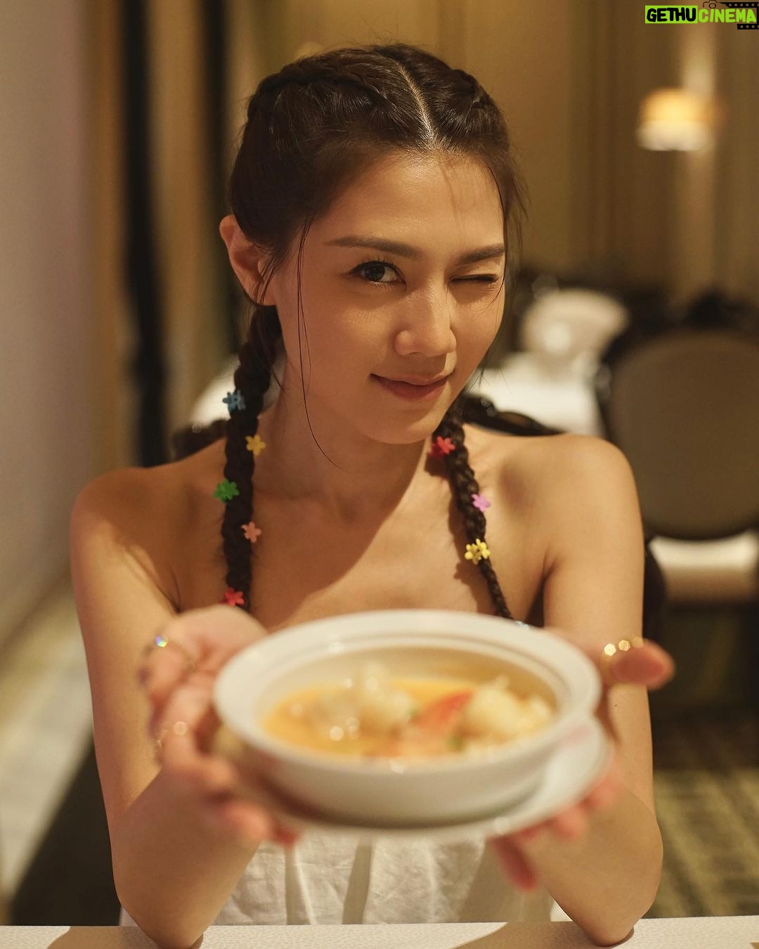 Chrissie Chau - 18.4K Likes - 被美食與美景療癒的小出走🤍
很開心能率先入住新開幕的W酒店 @wmacaustudiocity
@studiocitymacau 水上樂園實在是太好玩刺激了
一直玩到閉園也捨不得離開😝
很喜歡酒店內的各種小心思🫶🏻
謝謝酒店的貼心安排
讓我於開戲前充滿電⚡️能量滿滿🤩
#濠玩澳門 #新濠影滙水上樂園 #StudioCityWaterPark
#全天候水上樂園 #濠游太空 #LetsGetSplashedWithSTUDIOCITY
#玥龍軒 #PearlDragon #Michelin #米芝蓮一星
#BlindTiger #嬅 #Diva
#澳門新濠影滙W酒店 #FirstInMacau #WMacauStudioCity #新濠風尚 #MelcoStyle
新濠影滙水上樂園優惠碼:
WPCHRISSIE20
$416 (Sep 27 to Oct 26, 2023)