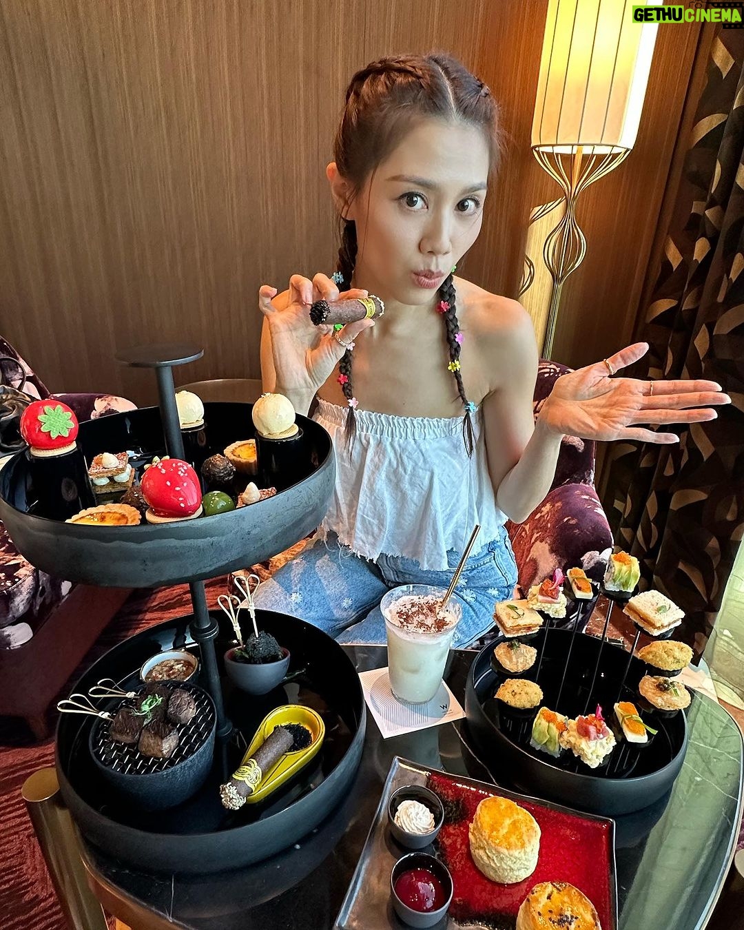Chrissie Chau - 18.4K Likes - 被美食與美景療癒的小出走🤍
很開心能率先入住新開幕的W酒店 @wmacaustudiocity
@studiocitymacau 水上樂園實在是太好玩刺激了
一直玩到閉園也捨不得離開😝
很喜歡酒店內的各種小心思🫶🏻
謝謝酒店的貼心安排
讓我於開戲前充滿電⚡️能量滿滿🤩
#濠玩澳門 #新濠影滙水上樂園 #StudioCityWaterPark
#全天候水上樂園 #濠游太空 #LetsGetSplashedWithSTUDIOCITY
#玥龍軒 #PearlDragon #Michelin #米芝蓮一星
#BlindTiger #嬅 #Diva
#澳門新濠影滙W酒店 #FirstInMacau #WMacauStudioCity #新濠風尚 #MelcoStyle
新濠影滙水上樂園優惠碼:
WPCHRISSIE20
$416 (Sep 27 to Oct 26, 2023)
