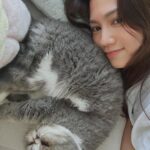 Chrissie Chau Instagram - 遲來的生日祝福😘 8歲🦁Ball 越大越有性格 希望你越長越健康☺️ #1030 #合照都要偷影🤷🏻‍♀️ #仲唔俾我捉到你😏 #鏡頭厭惡症 #拍patpat拍到手軟 #拍pat專人🤪