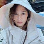 Chrissie Chau Instagram - 得日半時間係蘇黎世 决定去The top of Zurich 睇全景 點知中途落雨越嚟越凍 上到山明點解沿途冇人 因為高處不勝寒🥶 塔頂大風到呢🌬 一到頂即刻轉身想走🥶🥶🥶 🧥🥾 @aigle @aiglehongkong #aigle #aiglehk #zurich #thetopofzurich #uetliberg #switzerland #ineedahotdrink #hotchocolate #好彩我有褸 #最明智嘅決定就係帶咗件風褸😌 #凍到流鼻水🤧 #以為拍戲先會有 #咁嘅天氣不宜上山 #以為包咗個塔 #最終匿埋係樓梯擋風 #吹到髮夾甩埋都唔知 Uetliberg
