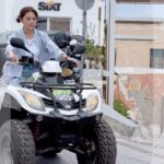 Chrissie Chau Instagram - 在去Red beach 的路上看到很多人開這輛車 回到Fira市中心立即安排換上試試😝 #咩車都試暈 #無行李梗係換車 #唔係長途唔驚曬 #市中心路咁窄最啱 #Fira #firasantorini #santorini #greece Fira,Santorini,Greece