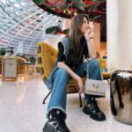 Chrissie Chau Instagram - ✈️🇬🇷之行 最驚喜安排係Doha轉機 可以參觀埋 @louisvuitton 第一個 airport lounge #louisvuitton #airportstyle #ootd #louisvuittonlounge #airportlounge DOHA - Qatar