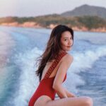 Chrissie Chau Instagram - ☀️🏄🏻‍♀️❤️ #sunnyday #hotweather #summer #versace #swimwear #gettanned #wakesurfing #niceweather
