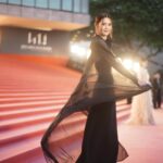 Chrissie Chau Instagram - 多謝金像獎邀請 很開心的一晚 所有台前幕後辛苦了🫡 籌備了幾個月的頒獎禮 #頒獎嘉賓 #香港電影金像獎 #這一屆終於戶外舉行😆 #微風吹紅地氈 #感覺特別好😌 Styling by @harrylam Makeup by @circleeeee_makeup Hair by @singsing113 @artify.lab 👗 @MaisonValentino #ValentinoUrbanRiviera 💎 @debeersofficial #debeers #debeershk 👠 @louboutinworld #ChristianLouboutin