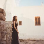 Chrissie Chau Instagram - Have a nice day 🌻⛪️ #sunday #sundayvibes #sundayfunday #weekend #mykonos #greece #throwback #throwbacksunday #latergram #haveaniceday #vacation #holiday #holidayseason #summer #summertime #paraportianichurch #白教堂 #奶油教堂☁️ Paraportiani Church