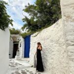 Chrissie Chau Instagram - Have a nice day 🌻⛪️ #sunday #sundayvibes #sundayfunday #weekend #mykonos #greece #throwback #throwbacksunday #latergram #haveaniceday #vacation #holiday #holidayseason #summer #summertime #paraportianichurch #白教堂 #奶油教堂☁️ Paraportiani Church