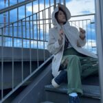 Chrissie Chau Instagram - 得日半時間係蘇黎世 决定去The top of Zurich 睇全景 點知中途落雨越嚟越凍 上到山明點解沿途冇人 因為高處不勝寒🥶 塔頂大風到呢🌬 一到頂即刻轉身想走🥶🥶🥶 🧥🥾 @aigle @aiglehongkong #aigle #aiglehk #zurich #thetopofzurich #uetliberg #switzerland #ineedahotdrink #hotchocolate #好彩我有褸 #最明智嘅決定就係帶咗件風褸😌 #凍到流鼻水🤧 #以為拍戲先會有 #咁嘅天氣不宜上山 #以為包咗個塔 #最終匿埋係樓梯擋風 #吹到髮夾甩埋都唔知 Uetliberg