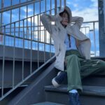 Chrissie Chau Instagram - 得日半時間係蘇黎世 决定去The top of Zurich 睇全景 點知中途落雨越嚟越凍 上到山明點解沿途冇人 因為高處不勝寒🥶 塔頂大風到呢🌬 一到頂即刻轉身想走🥶🥶🥶 🧥🥾 @aigle @aiglehongkong #aigle #aiglehk #zurich #thetopofzurich #uetliberg #switzerland #ineedahotdrink #hotchocolate #好彩我有褸 #最明智嘅決定就係帶咗件風褸😌 #凍到流鼻水🤧 #以為拍戲先會有 #咁嘅天氣不宜上山 #以為包咗個塔 #最終匿埋係樓梯擋風 #吹到髮夾甩埋都唔知 Uetliberg